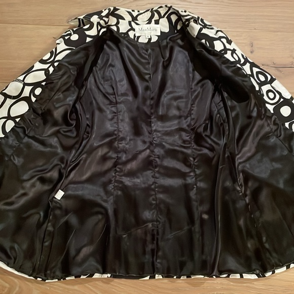 MaxMara Double Breasted Short Trench. - Picture 3 of 7